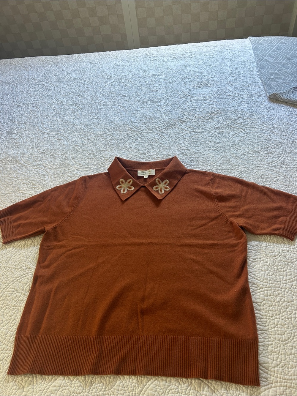 Short-sleeve felted collar sweater